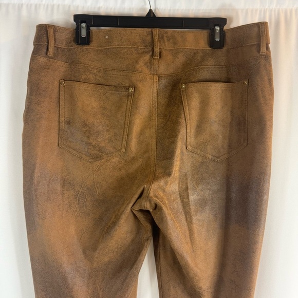 Chicos Sz 2 Regular ( US 12) Medium Md Brown
Vegan Faux Suede Stretchy Slim Leg - Picture 8 of 14